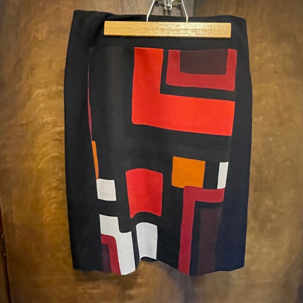 Donna Degnan by Corey Powers black skirt, geometric print, size 8